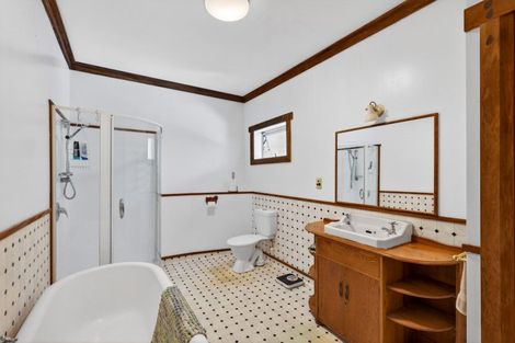 Photo of property in 10 Milton Road, Bluff Hill, Napier, 4110