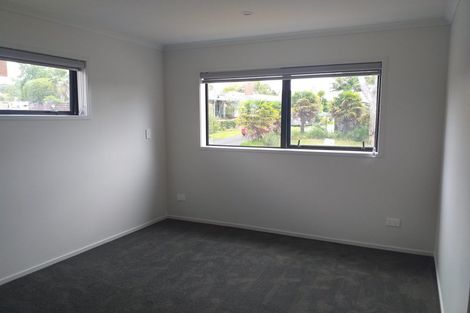 Photo of property in 2 Emerald Avenue, Rosehill, Papakura, 2113