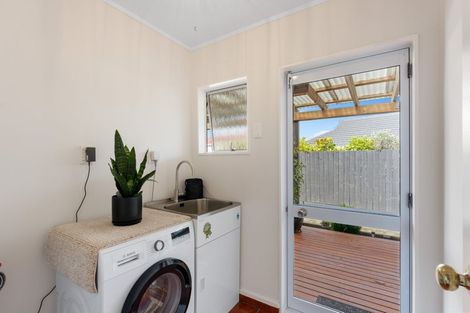 Photo of property in 21 Reeves Street, Waikanae Beach, Waikanae, 5036