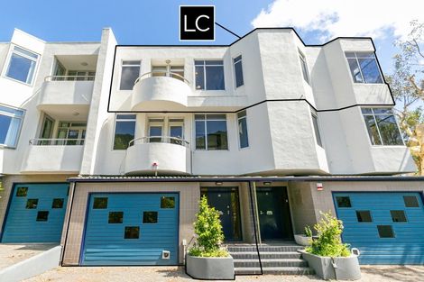 Photo of property in 19 Lawson Place, Mount Victoria, Wellington, 6011