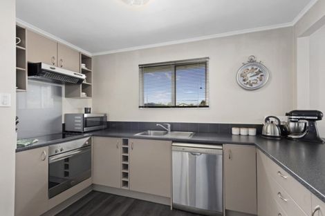 Photo of property in 69a Hartford Crescent, Totara Park, Upper Hutt, 5018