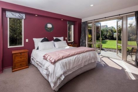 Photo of property in 37 Hussey Road, Harewood, Christchurch, 8051