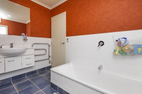 Photo of property in 15a Manawatu Street, Hokowhitu, Palmerston North, 4410