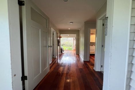 Photo of property in 72 Carlisle Road, Browns Bay, Auckland, 0632