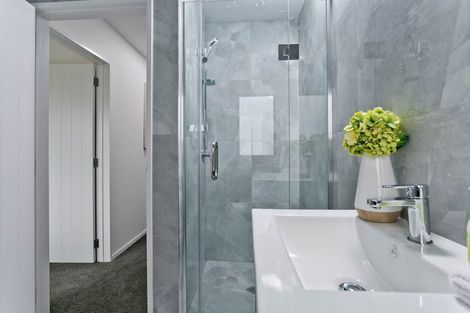 Photo of property in 3/19 Kingdale Road, Henderson, Auckland, 0610