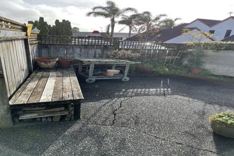 Photo of property in 2/24 Cherub Place, West Harbour, Auckland, 0618