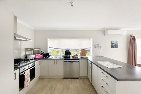 Photo of property in 2 Morgan Street, Castlecliff, Whanganui, 4501