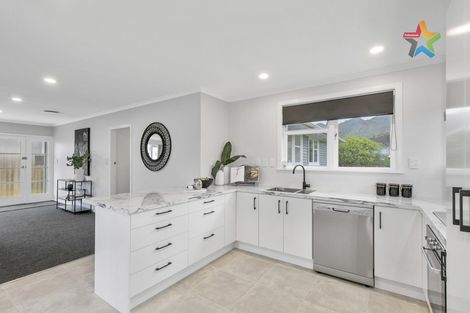 Photo of property in 2/352 Oxford Terrace, Avalon, Lower Hutt, 5011