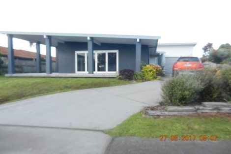 Photo of property in 10 Paradise Point Place, One Tree Point, 0118