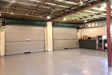 Photo of property in 4 Holloway Road, Omata, New Plymouth, 4374