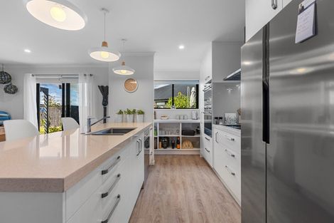 Photo of property in 25 Kaiora Drive, Papamoa Beach, Papamoa, 3118