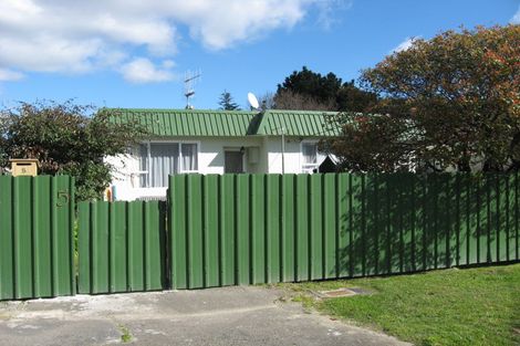 Photo of property in 5 Faulke Avenue, Wainuiomata, Lower Hutt, 5014