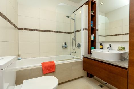 Photo of property in 22 Liardet Apartments, 402/22 Liardet Street, New Plymouth, 4310