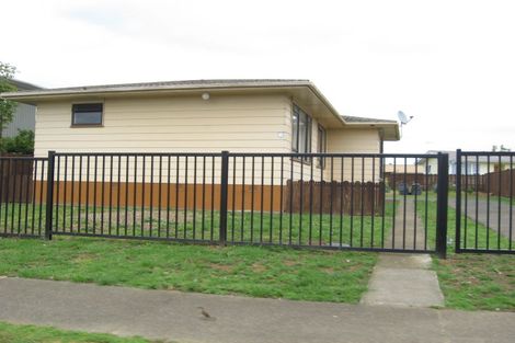 Photo of property in 86 Windrush Close, Mangere, Auckland, 2022