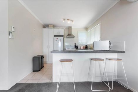 Photo of property in 11 Fairlea Road, Te Atatu South, Auckland, 0610