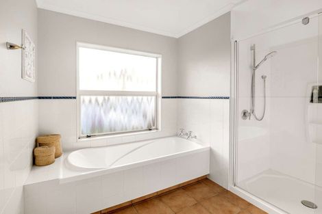 Photo of property in 42 Manapouri Crescent, Hokowhitu, Palmerston North, 4410