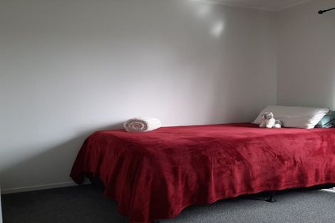 Photo of property in 34 Hassan Drive, Massey, Auckland, 0614