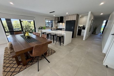 Photo of property in 16 Mutetai Road, Clarks Beach, 2122