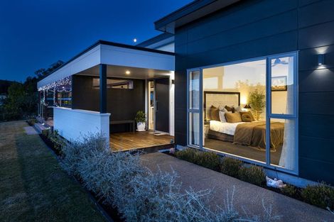 Photo of property in 2 Fantail Heights, Picton, 7220