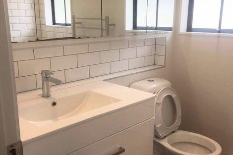 Photo of property in 8a Diosma Place, Botany Downs, Auckland, 2010