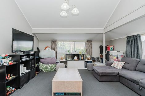 Photo of property in 17 Kentucky Crescent, Nawton, Hamilton, 3200