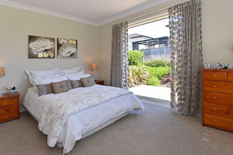 Photo of property in 5 Hinau Street, New Lynn, Auckland, 0600