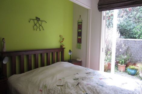 Photo of property in 17 Lawson Place, Mount Victoria, Wellington, 6011