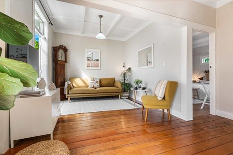 Photo of property in 27 Rutland Road, Stanley Point, Auckland, 0624