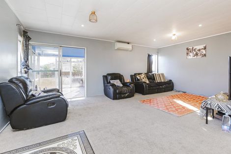 Photo of property in 138 Mahia Road, Wattle Downs, Auckland, 2103