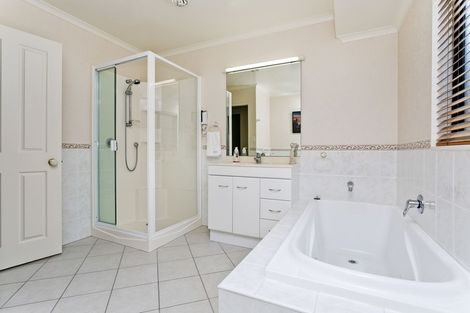 Photo of property in 7 Landvale Court, Browns Bay, Auckland, 0630