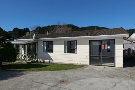 Photo of property in 13 Redwood Close, Paraparaumu, 5032