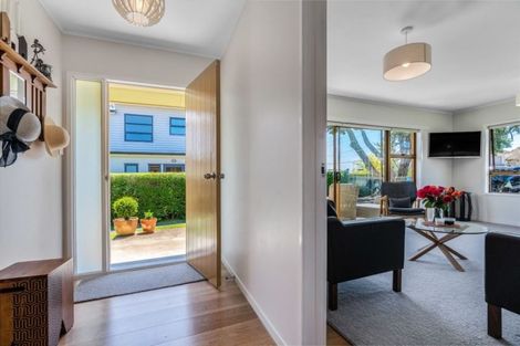Photo of property in 2/39 Francis Street, Hauraki, Auckland, 0622