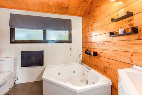 Photo of property in 25 James Cook Drive, Whitby, Porirua, 5024