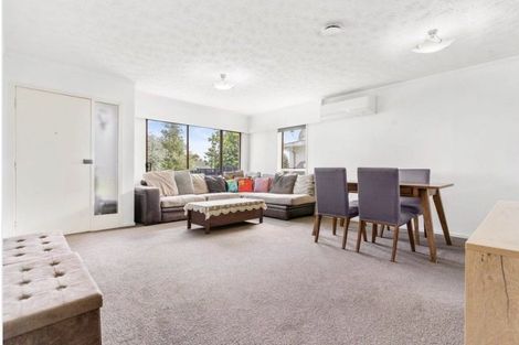 Photo of property in 2/7 Frank Evans Place, Henderson, Auckland, 0610