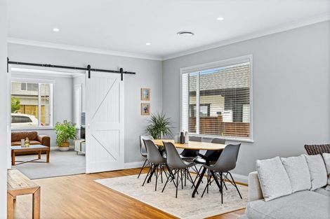 Photo of property in 10 Pekanga Road, Orewa, 0931