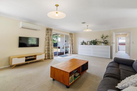 Photo of property in 12 Saunders Place, Redwood, Christchurch, 8051