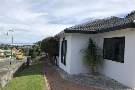 Photo of property in 1 Pistachio Place, Goodwood Heights, Auckland, 2105