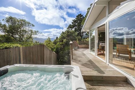 Photo of property in 53 Howard Road, Point Howard, Lower Hutt, 5013