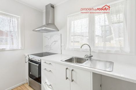 Photo of property in 16 Serjeant Street, Henderson, Auckland, 0612