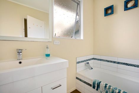 Photo of property in 19 Walton Road, Paraparaumu Beach, Paraparaumu, 5032