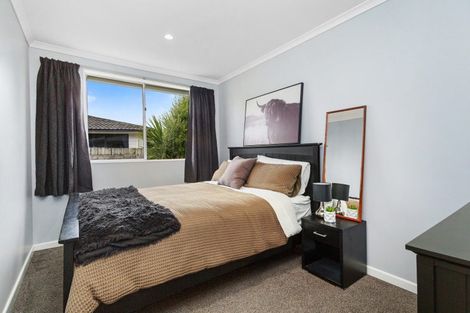 Photo of property in 18 Omaha Grove, Totara Park, Upper Hutt, 5018
