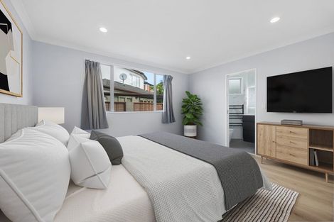 Photo of property in 10 Lupetti Rise, West Harbour, Auckland, 0618
