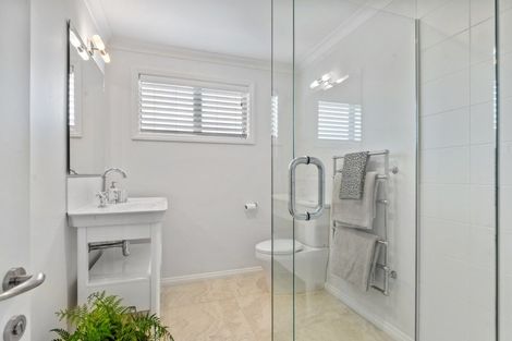 Photo of property in 2 Glen Bridge Lane, Harewood, Christchurch, 8051