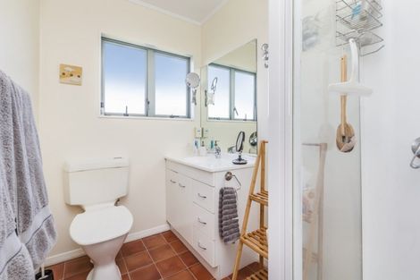 Photo of property in 33 Chartwell Drive, Crofton Downs, Wellington, 6035