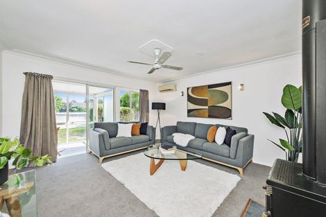 Photo of property in 15 Middlepark Road, Sockburn, Christchurch, 8042