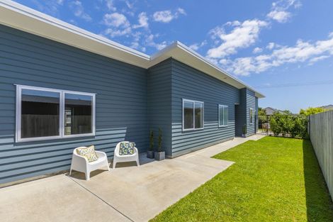 Photo of property in 17 Mahia Lane, Waikanae, 5036