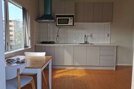 Photo of property in 11 Potter Avenue, Northcote, Auckland, 0627