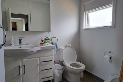 Photo of property in 1a Aberdeen Road, Castor Bay, Auckland, 0620