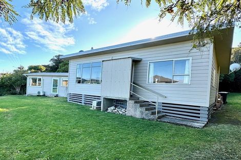 Photo of property in 14 Totara Street, Kaka Point, 9271