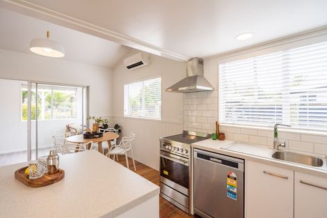 Photo of property in 23 Greenaway Road, Waikanae, 5036